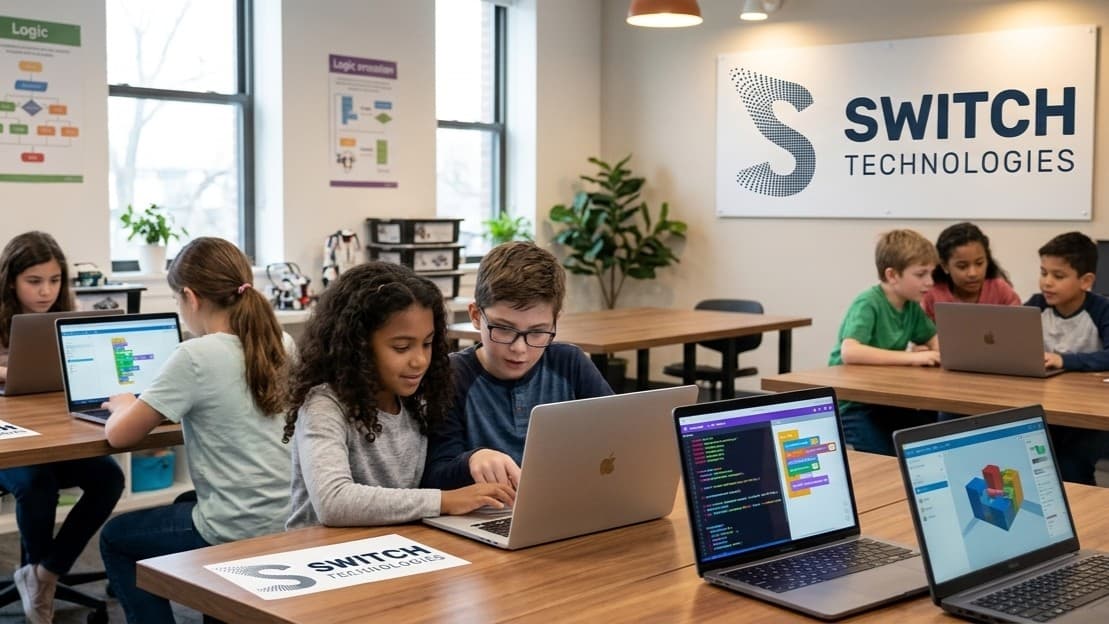 Salla e Switch Technologies Academy në Elbasan: fëmijë duke punuar me laptopë gjatë një seance.